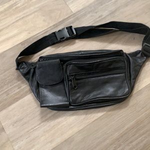 Black Fannypack